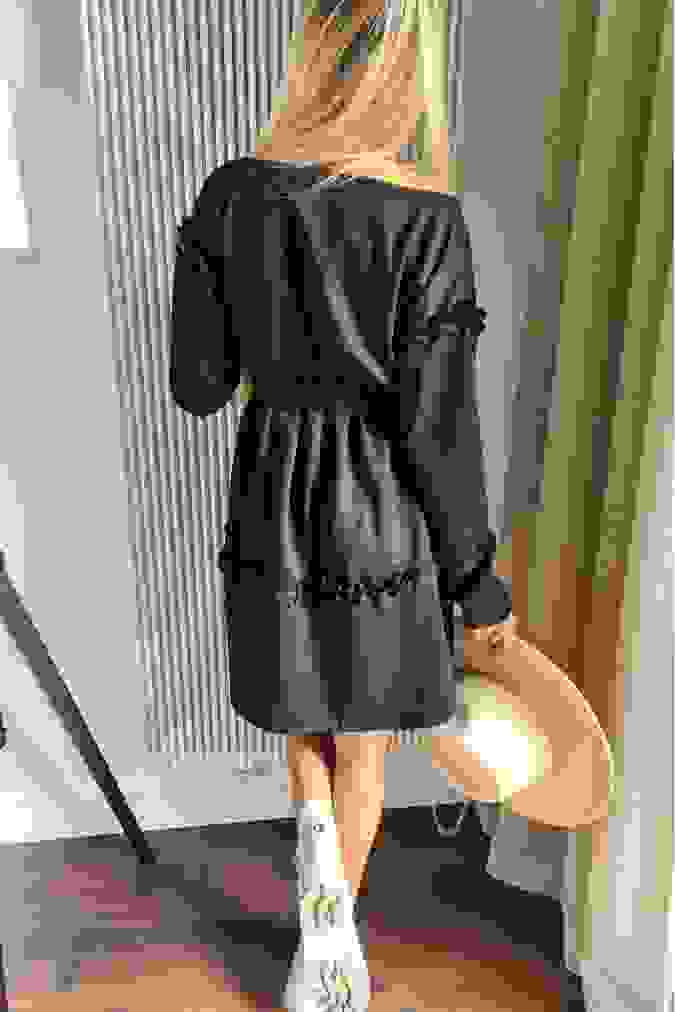 Sukienka 327 wiązana z falbankami KARI czarna