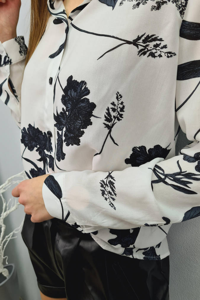 Koszula 0010 biała w czarne kwiaty 