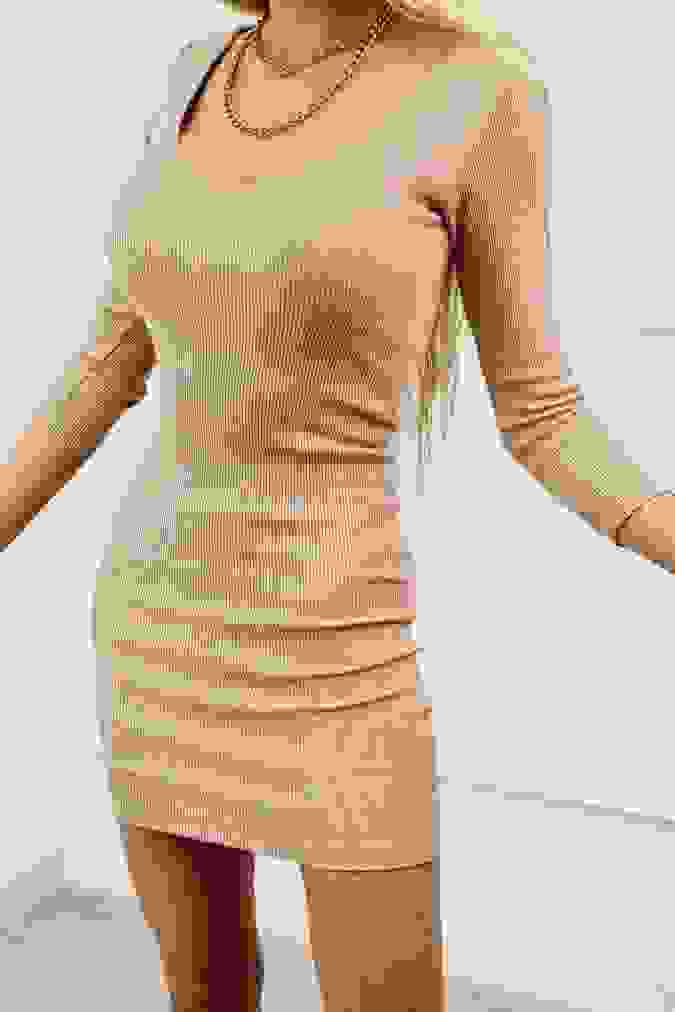 Sukienka 776 prążkowana dekolt V FELICITY karmelowa