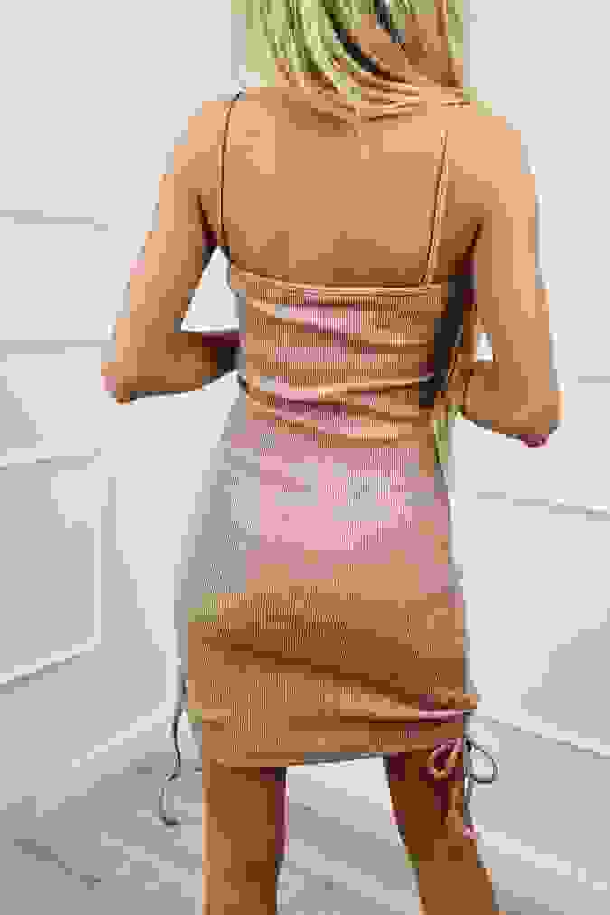 Sukienka 802 prążkowana na ramiączkach WERA karmelowa
